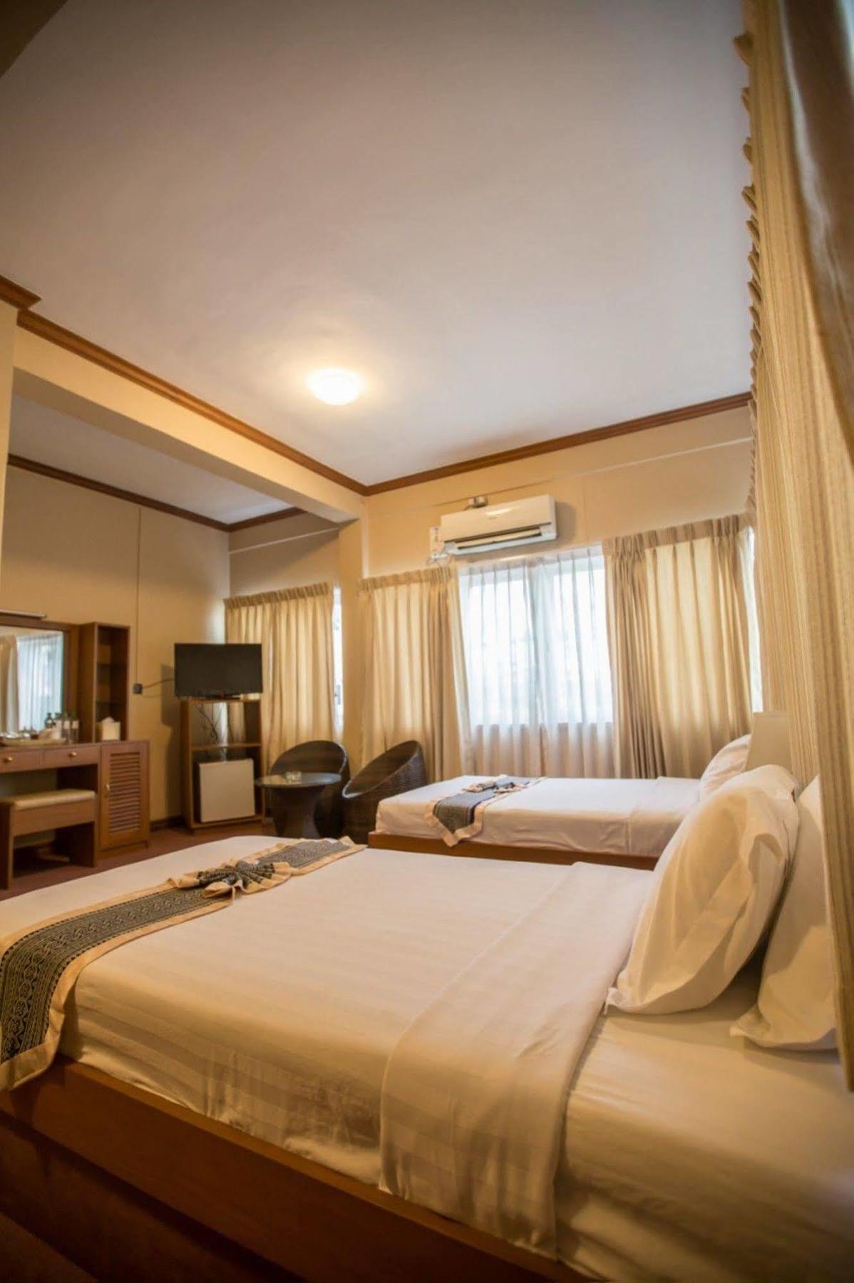 Kyi Tin Hotel Mandalaj Kültér fotó